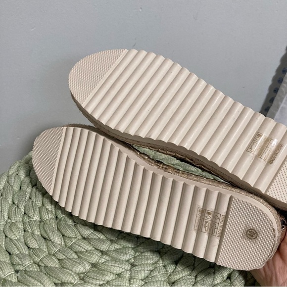 NWOB PATRIZIA Women's Maylis Gold Embroidered Slip On Flats Espadrille - Picture 7 of 7